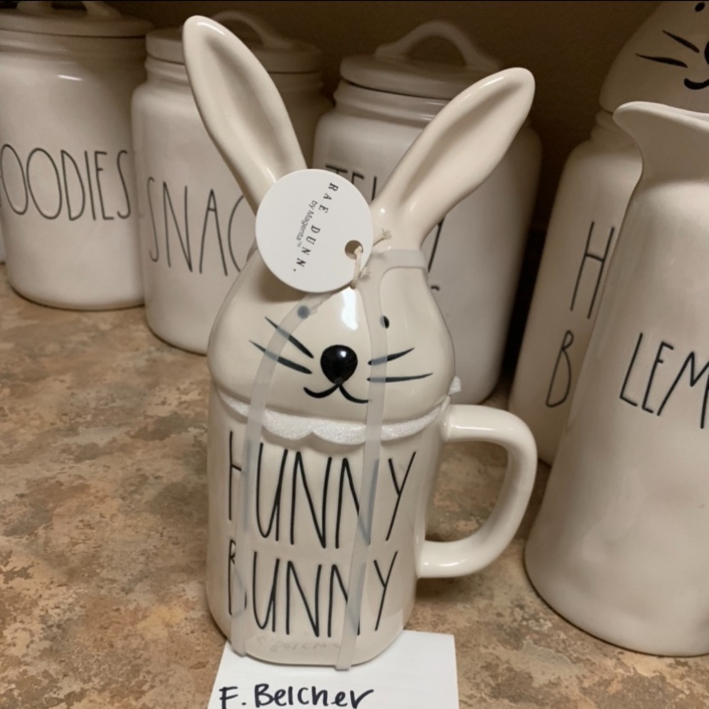 SOLD💖 Rae Dunn easter mug